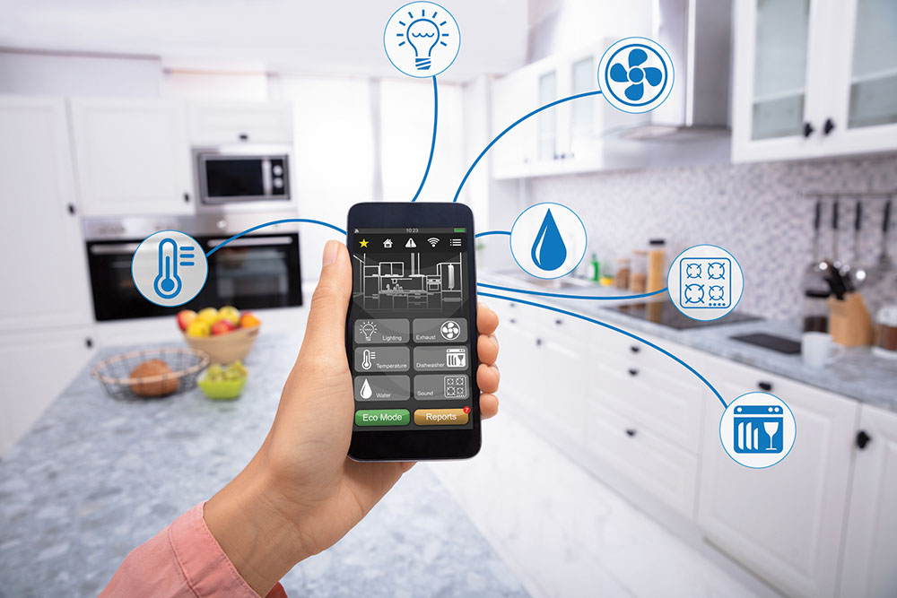 Teknologi Internet of Things (IoT) dalam sistem rumah pintar (smart home)
