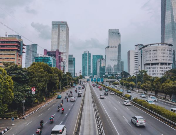 kota di indonesia dengan upah tertinggi