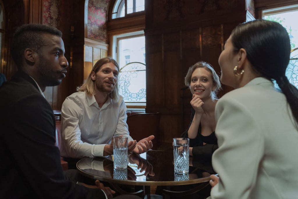 Frasa Baik yang Sering Diucapkan Orang Cerdas saat Ngobrol