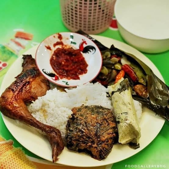 kuliner di cihapit bandung Warung Nasi Ibu Eha