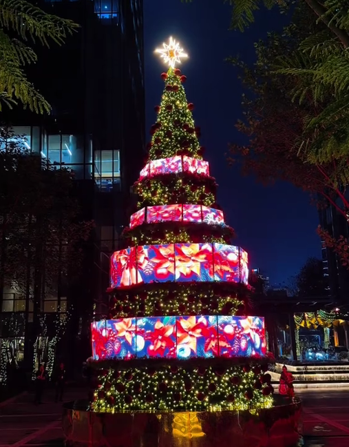 Spot Pohon Natal Cantik di Jakarta, Cantik dan Instagrammable ASTHA District 8