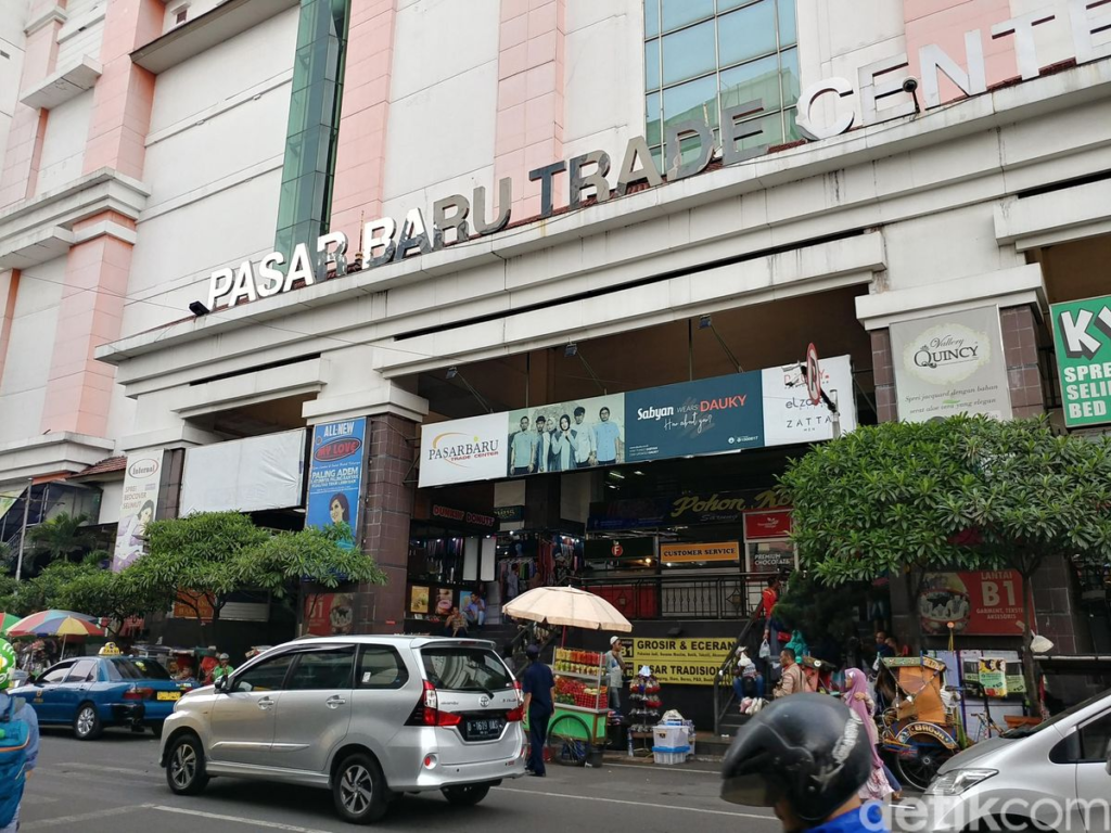 Pasar Baru Trade Center Wisata dekat stasiun Bandung