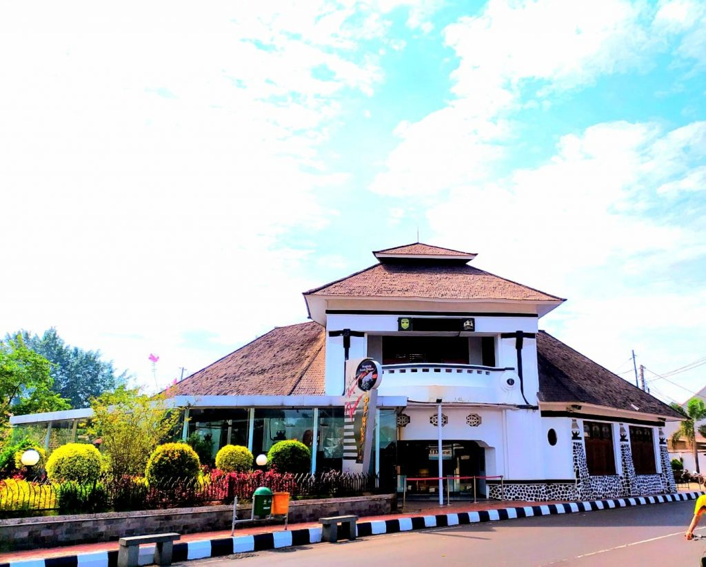 Wisata Dekat Stasiun Purwakarta