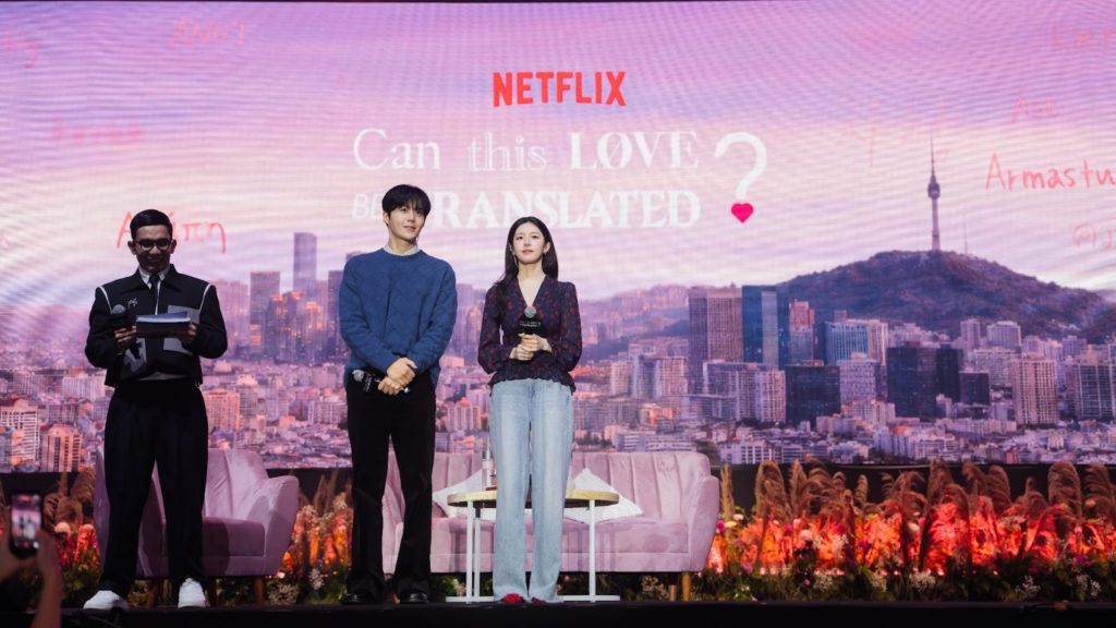Kim Seon Ho dan Go Youn Jung Sapa Penggemar Indonesia di Kota Kasablanka