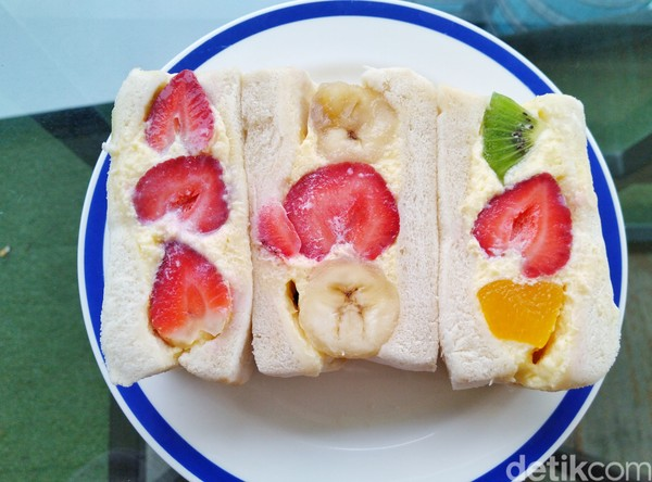 Rekomendasi Camilan Lebaran fruit sando