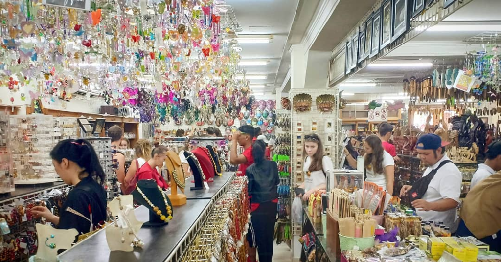 Rekomendasi Tempat Oleh-oleh Surabaya Mirota Batik