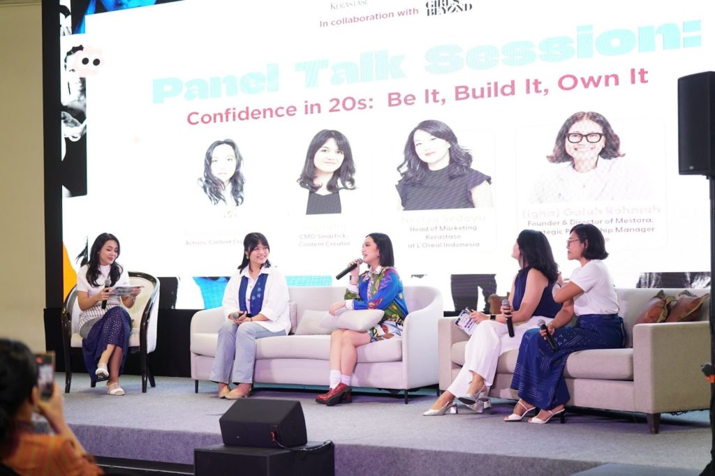 Panel Talk: Menghadapi Rasa Tidak Percaya Diri di Awal Karier