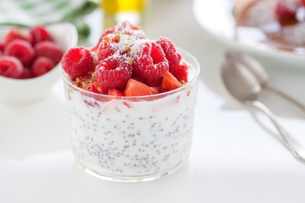 Rekomendasi Camilan Lebaran chia pudding buah