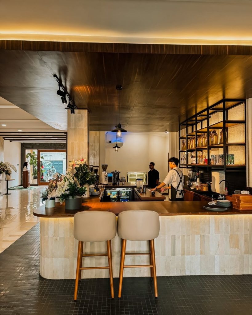 Kopi Mont Blanc di Jakarta La Trobe Coffee & Brunch