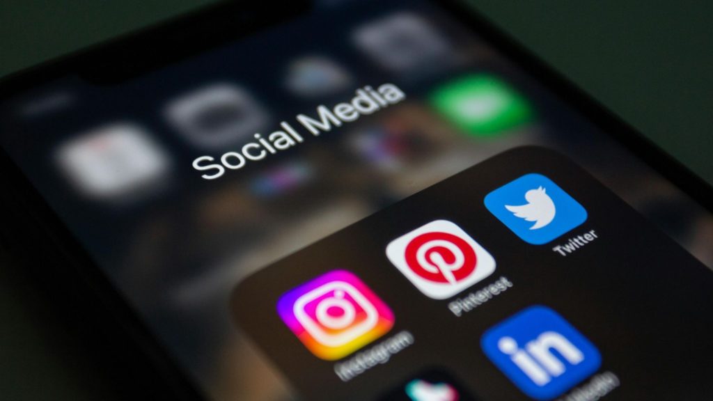 Bangun “Online Presence” di Luar CV