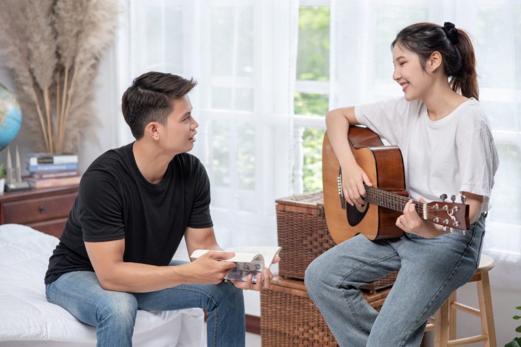 Gemini Jatuh Cinta Lewat Obrolan