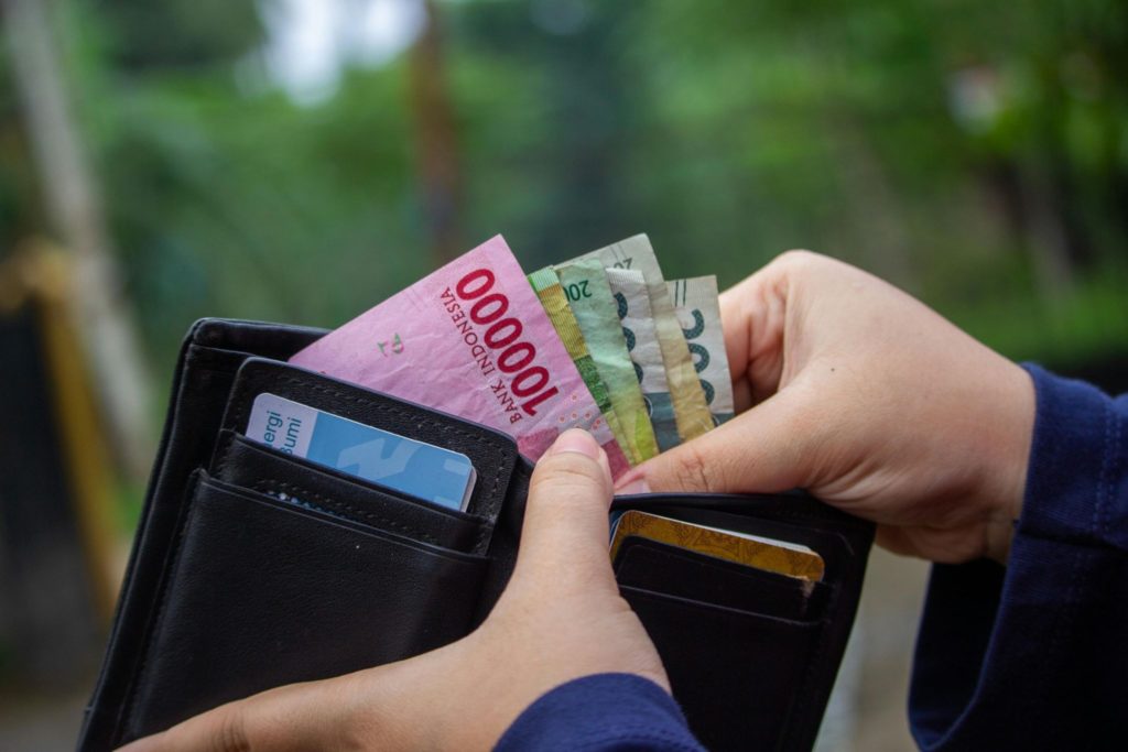 Dampak Deinfluencing Trend di Era Belanja Impulsif