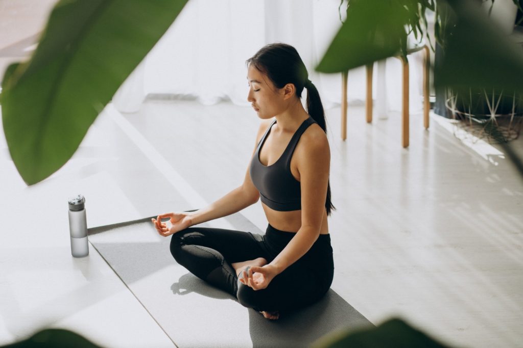 Tips Aman Memulai Latihan Yoga untuk Kamu