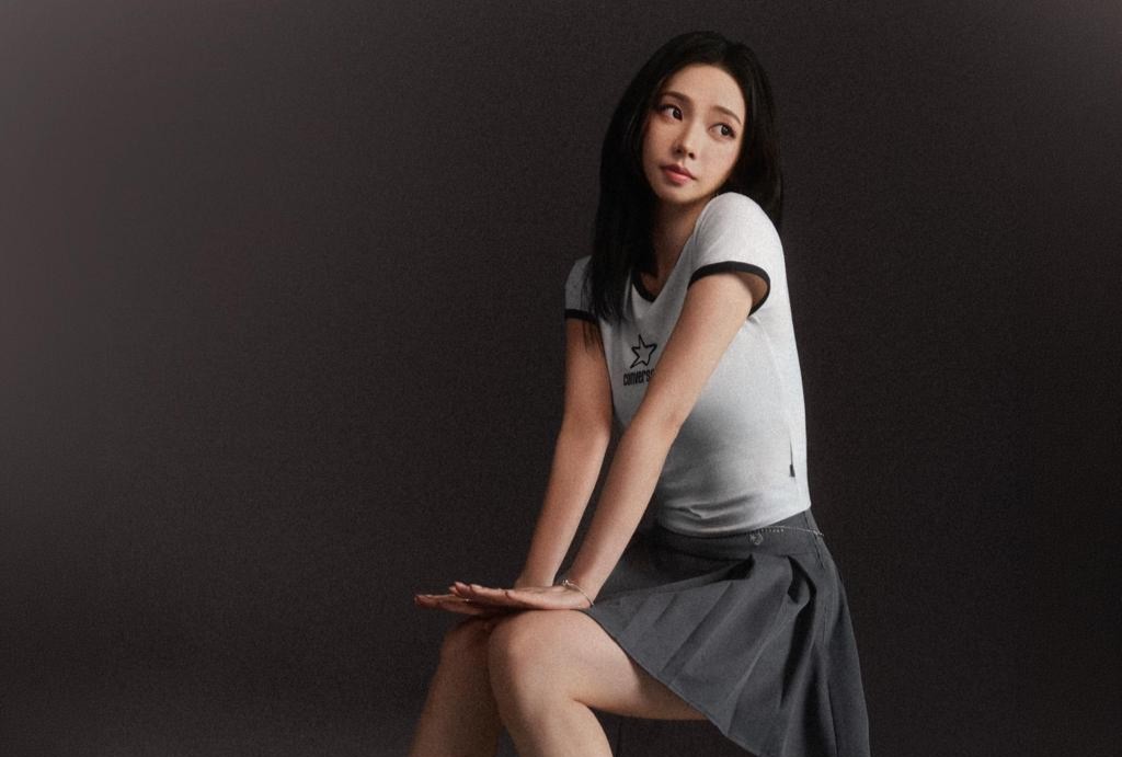 KARINA aespa Tampil Edgy dengan Converse Run Star Crush, Sneakers Baru yang Bikin Look Makin Statement