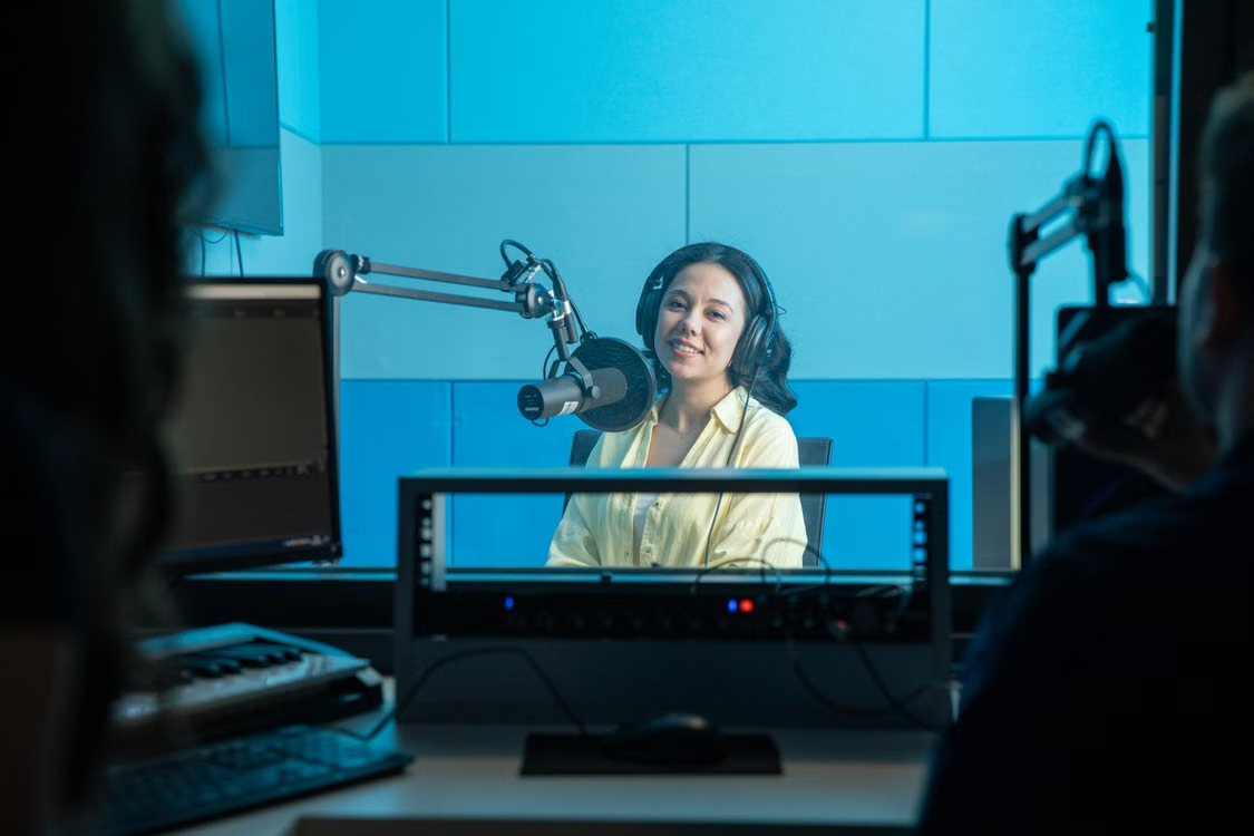 Broadcaster alias Presenter