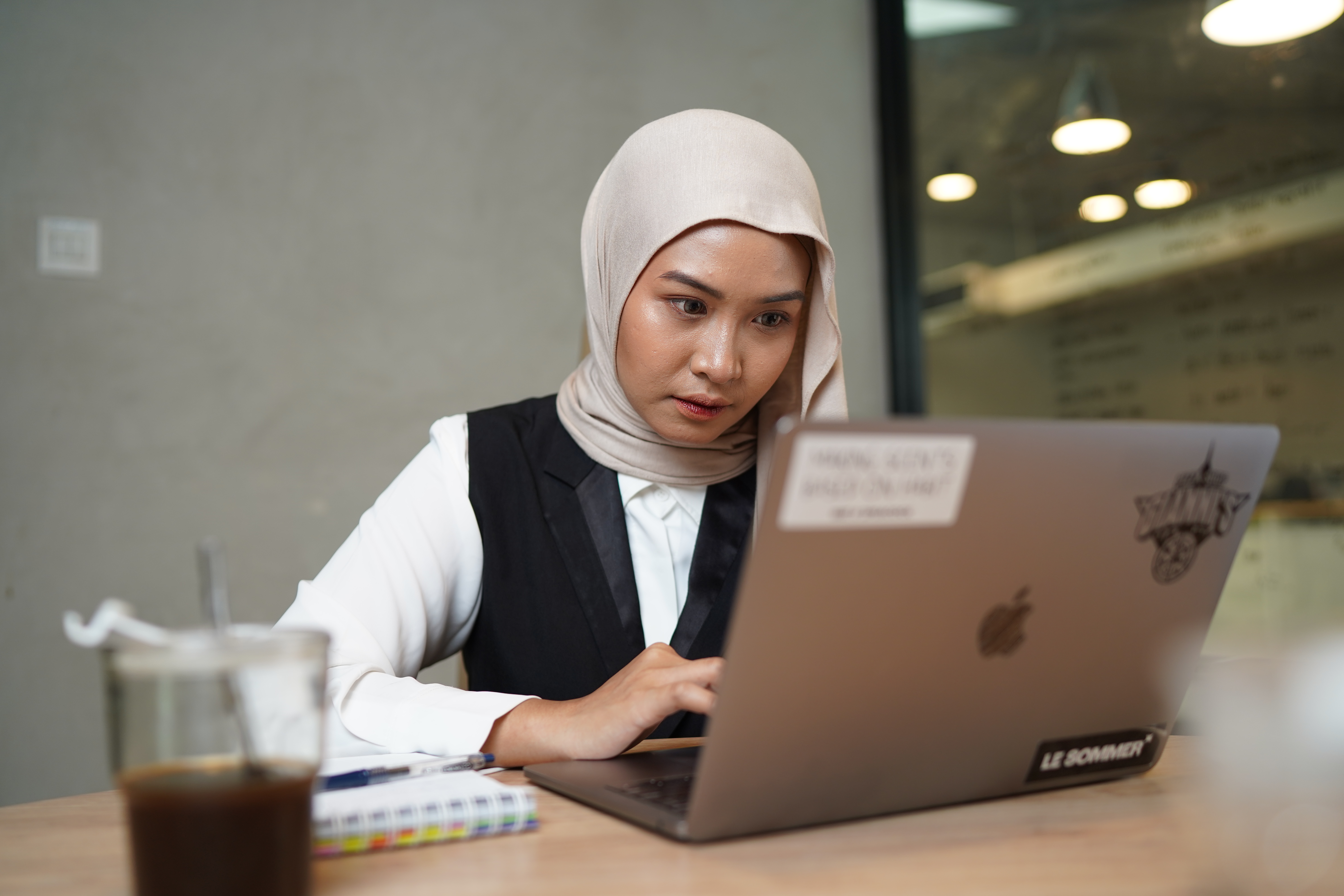 Cara Menjawab Email Panggilan Interview dalam Bahasa Indonesia dan Inggris