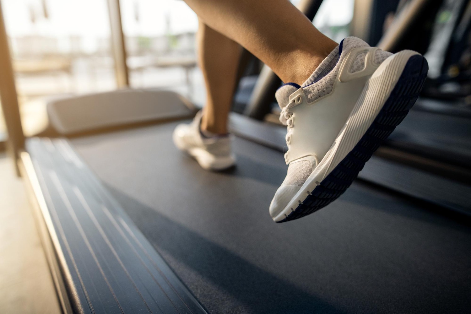 Cara Incline Walking yang Aman untuk Pemula