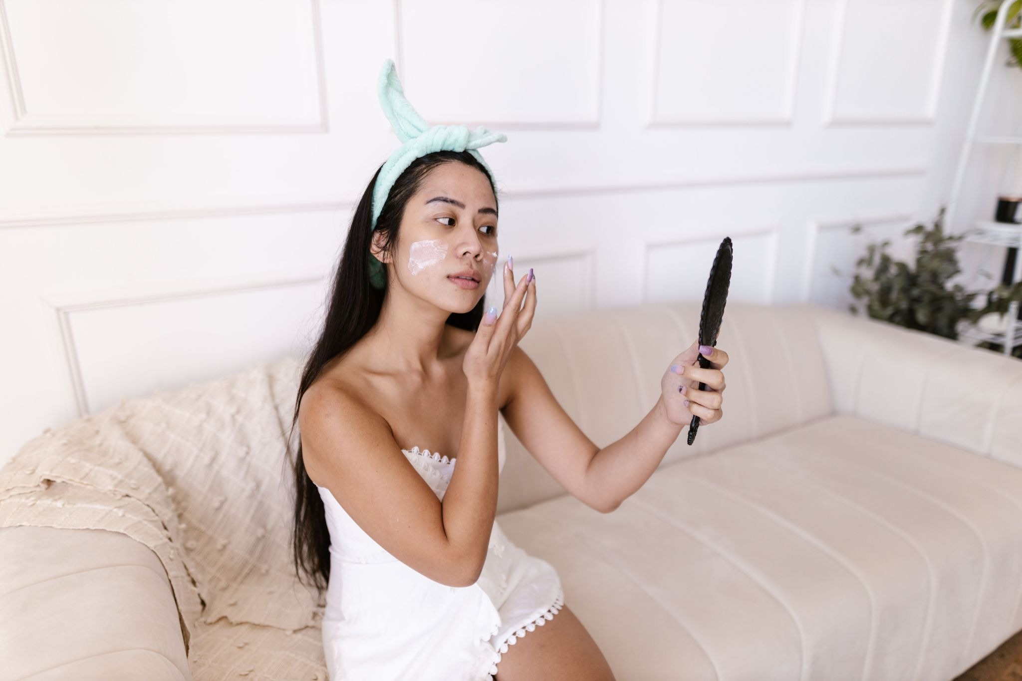  Rutinitas Skincare Simpel dan Minum Air Putih Cukup