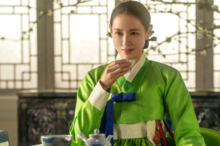 the scandal Son Ye Jjin sebagai Lady Cho