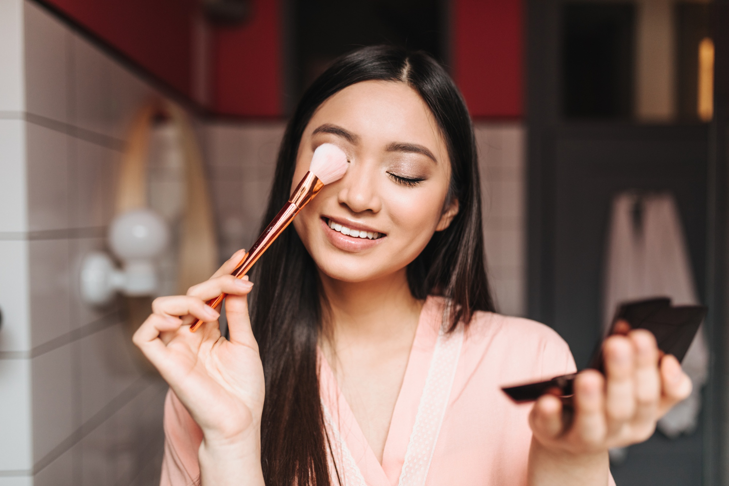Tanpa Perlu Touch Up, 5 Rekomendasi Eyeshadow Brand Lokal yang Pigmented