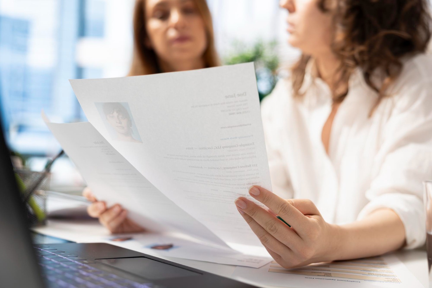 Cara Menulis Deskripsi Diri di CV agar Menarik Perhatian Rekruter