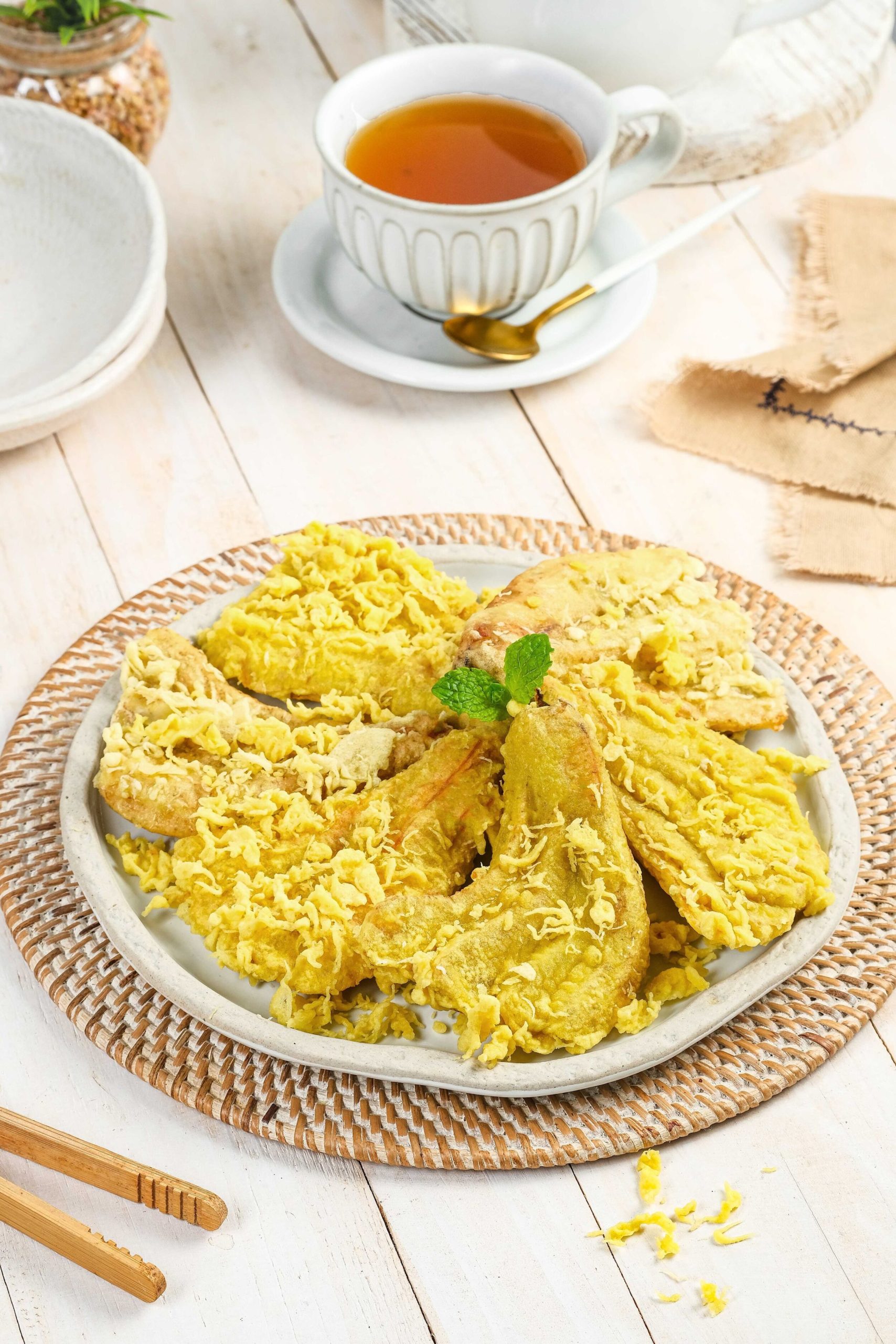 Pisang Goreng dan Teh Manis Hangat