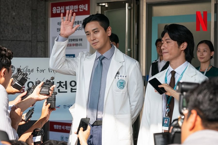 Daftar Pemeran The Trauma Code: Heroes On Call Season 2 dan 3 di Netflix, Ada Jeong Ye In